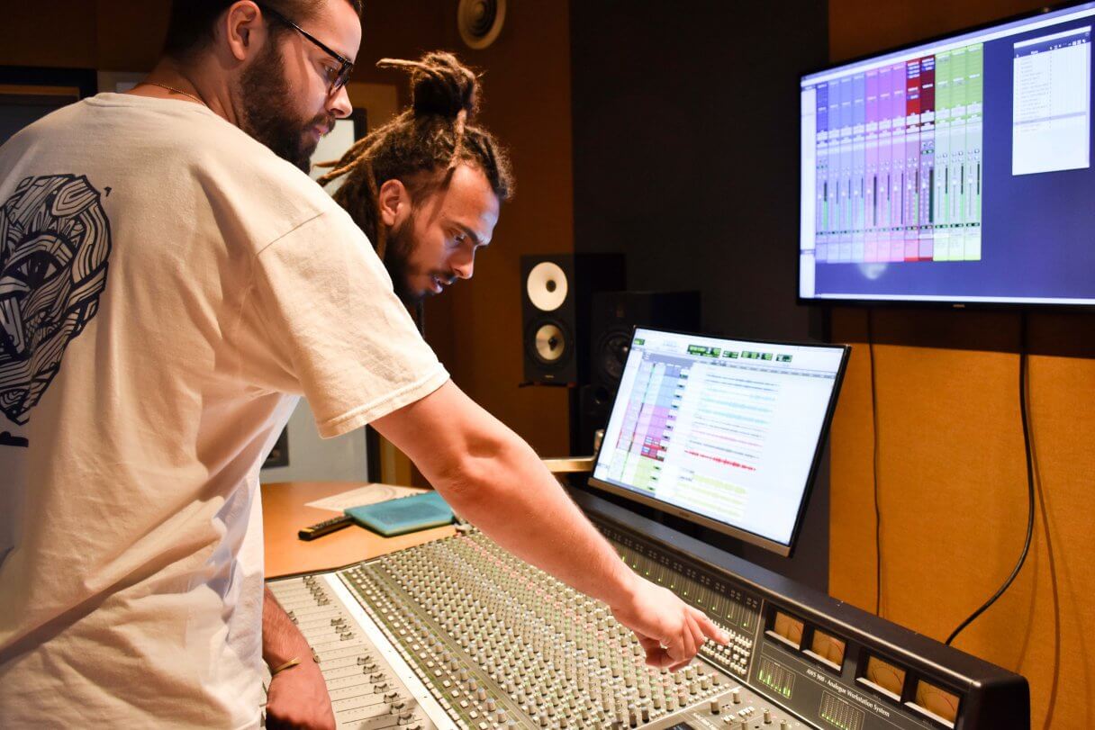 SAE PARIS_AUDIO deux étudiants de la SAE Institute