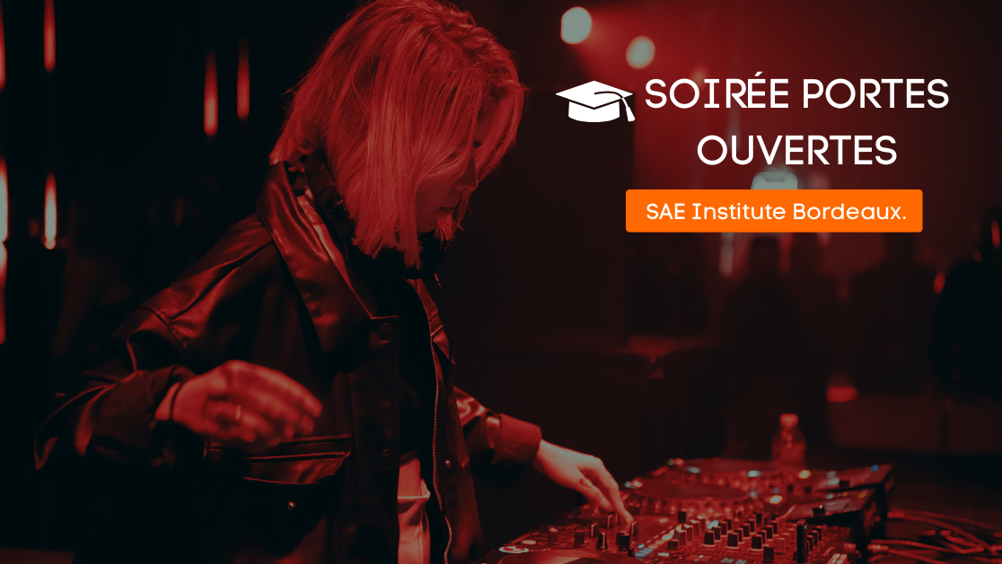 SAE_Bordeaux_SPO Étudiante en train de mixer de la musique lors de la Soirée Portes Ouvertes de la SAE Institute Bordeaux.
