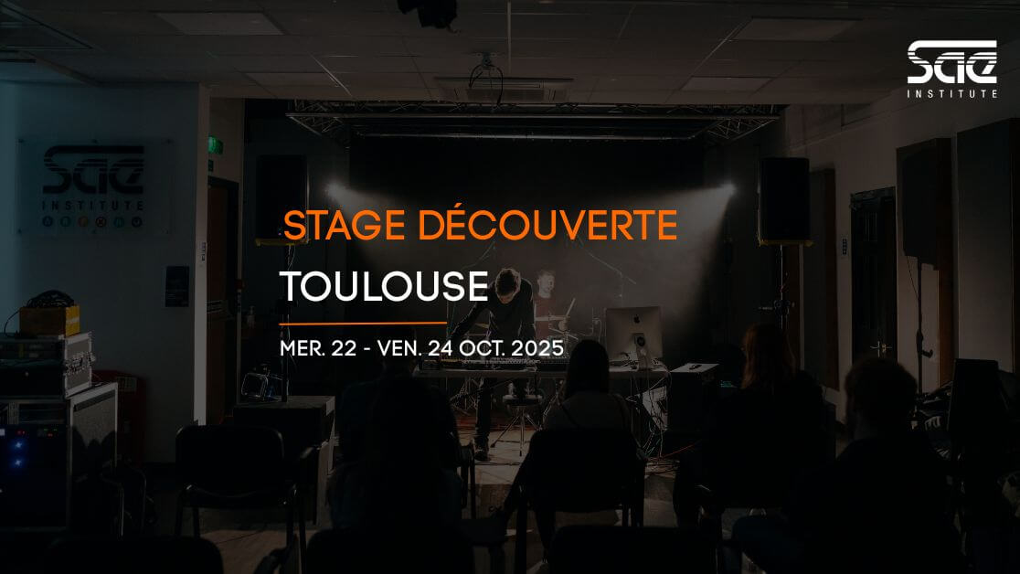 Un étudiant de la SAE Institute, école de son & de musique, anime un concert.