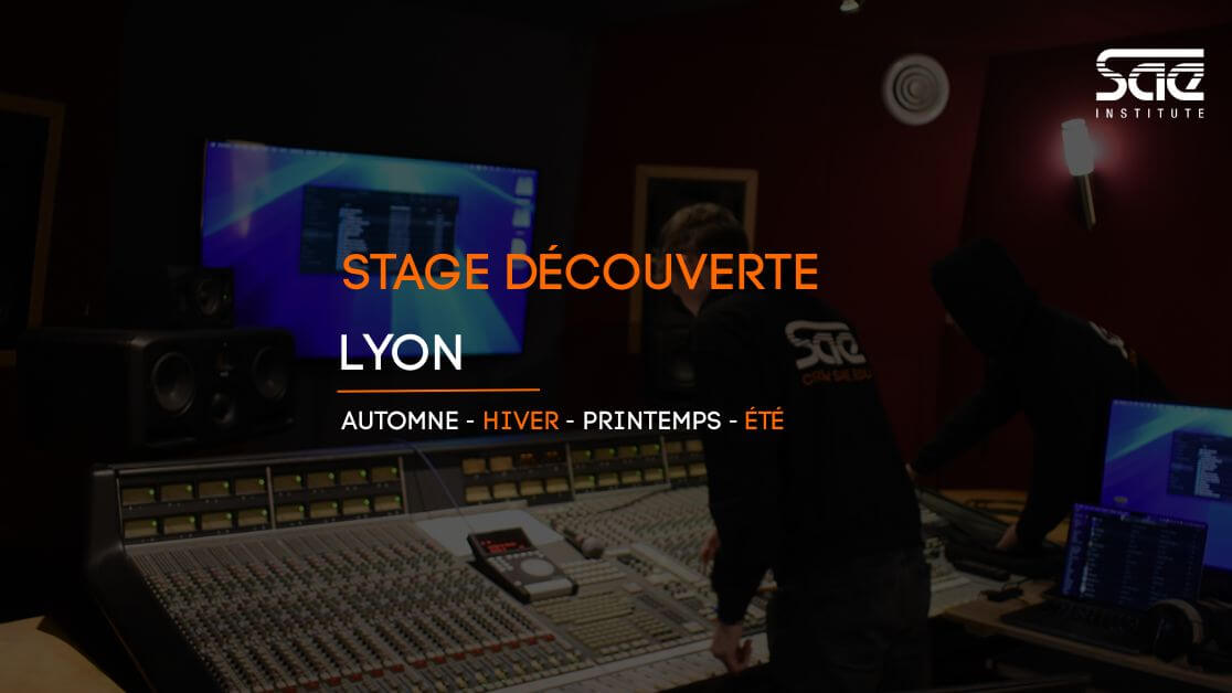 Stage découverte Lyon Un étudiant de la SAE Institution Lyon, école de son, travaille dans des studios d'enregistrement professionnel