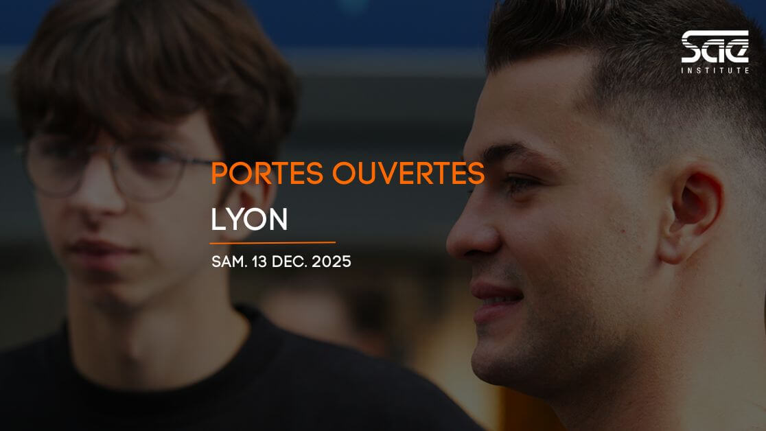 Des étudiants de la SAE Institute Lyon, école du son et de cinéma, accueillent des visiteurs lors des Journées Portes Ouvertes