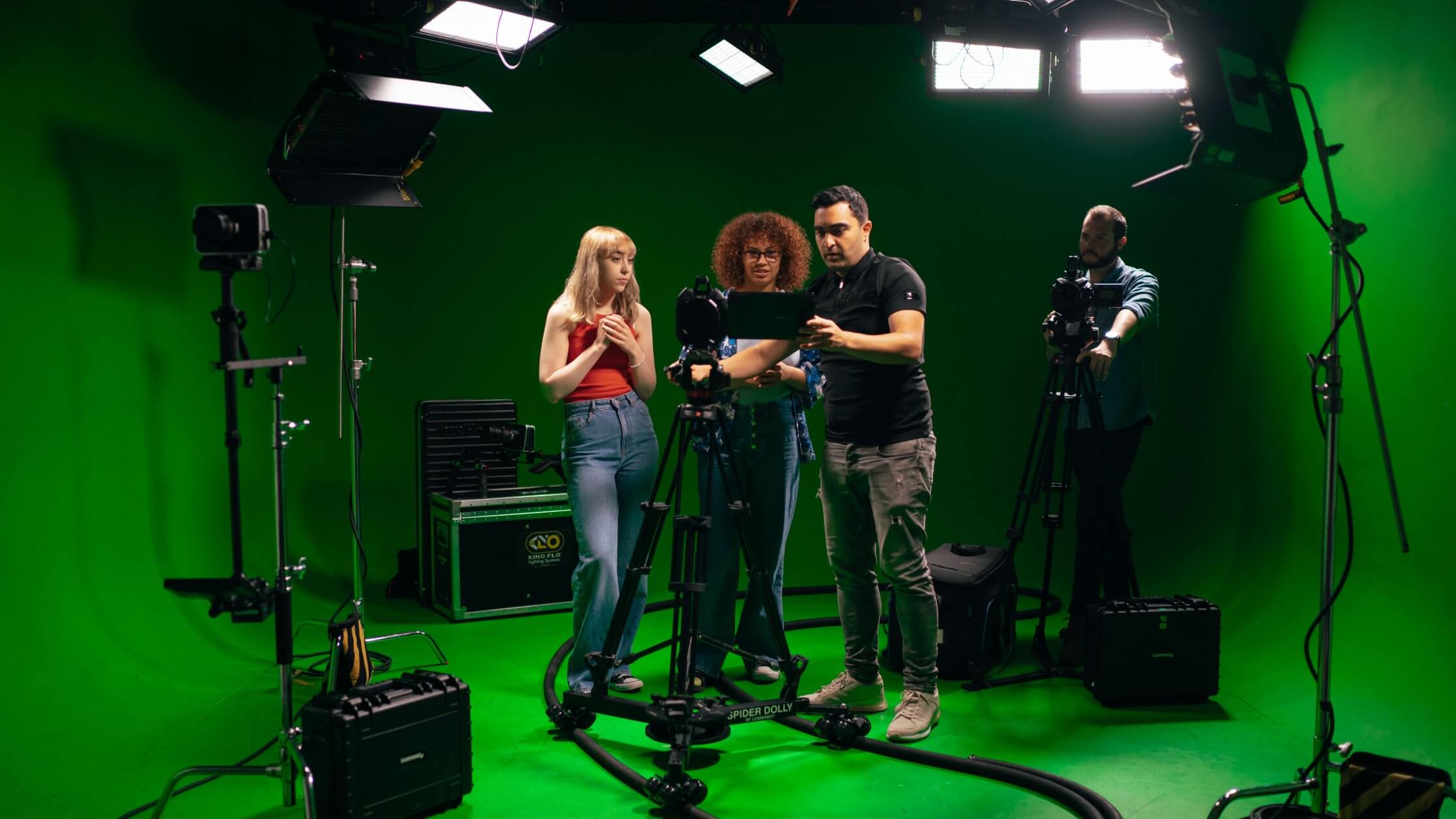 Des étudiants de la SAE Institute, école de l'audiovisuel, assurent un tournage multicam