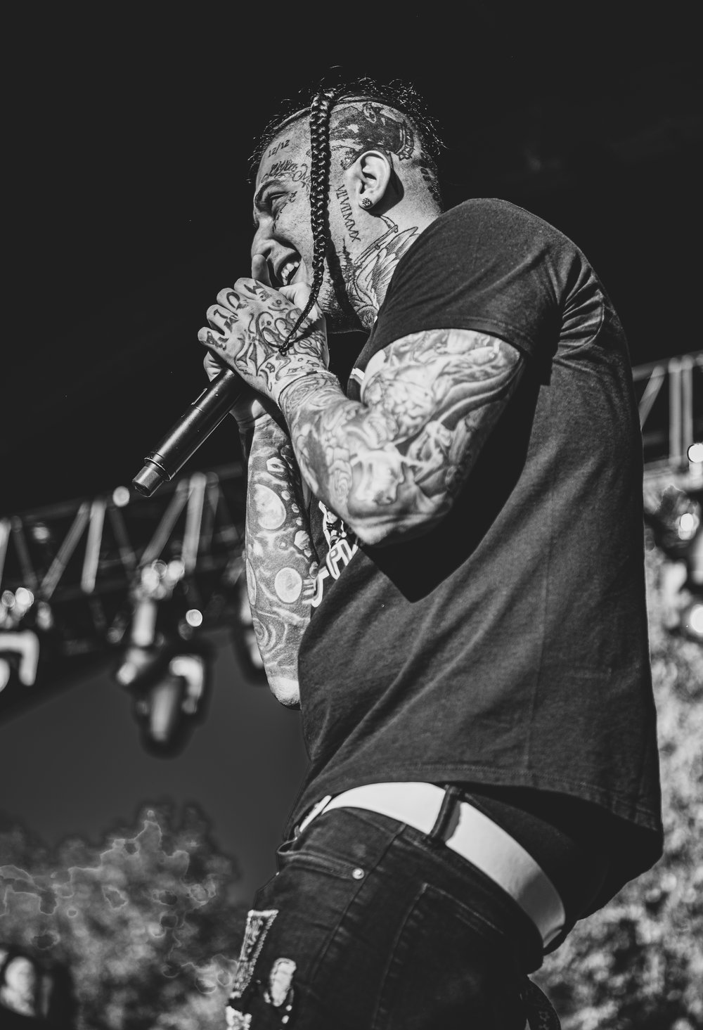 Daniel Argon Performing