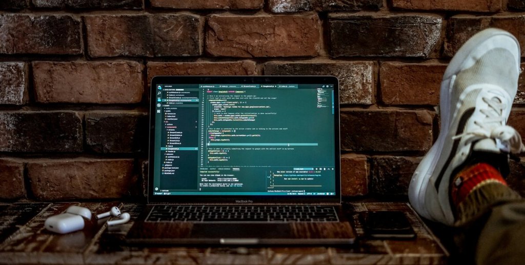 SAE's Guide to the Impact of AI and Machine Learning on Web Development SAE 