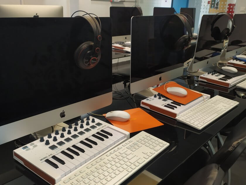 Ευχαριστούμε την Elina για την παραχώρηση ΜΙDI controllers της Arturia