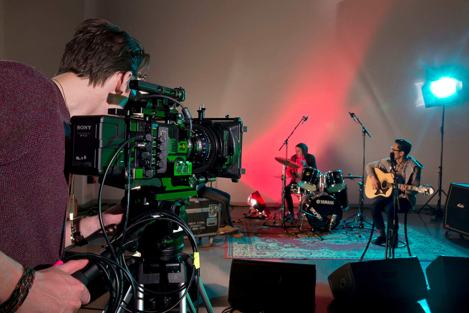 SAE_AUS_Image_BNE_Multi_Multi_Discipline_Students_Performing_on_the_Sound_Stage