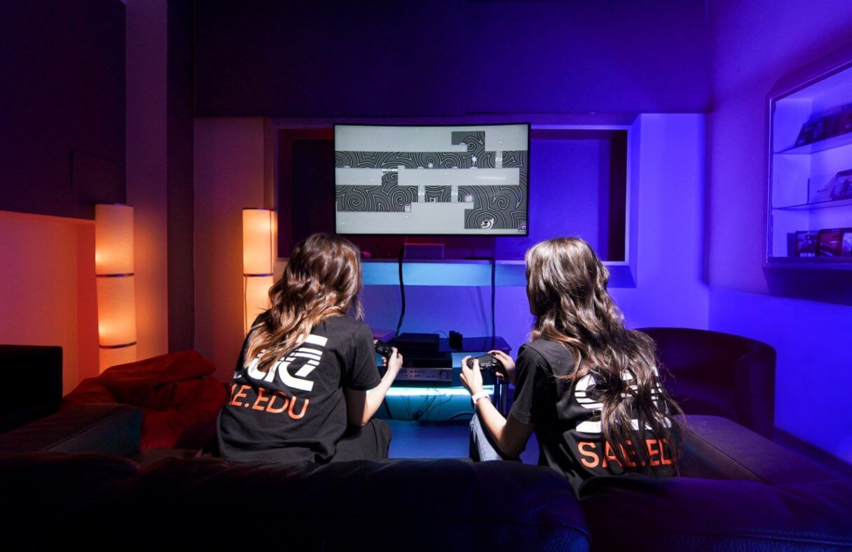 Game_GameLounge_1_V2 Large